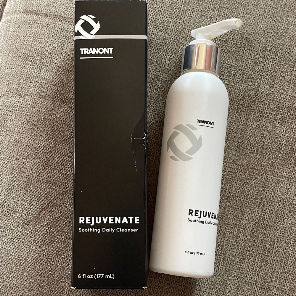 Rejuvenate Soothing Daily Cleanser - White